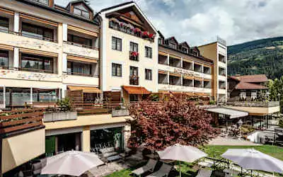 Dominik Alpine City Wellness Hotel mit 98 % Empfehlungsrate Dominik Alpine City Wellness Hotel in Bressanone - Brixen