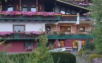 Romantik Hotel Santer mit 100 % Empfehlungsrate Romantik Hotel Santer in Dobbiaco - Toblach