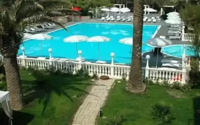 Hotel Domizia Palace mit 85 % Empfehlungsrate Hotel Domizia Palace in Baia Domizia