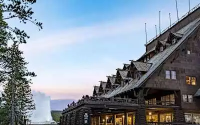 Hotel Old Faithful Inn mit 99 % Empfehlungsrate Hotel Old Faithful Inn in Old Faithful