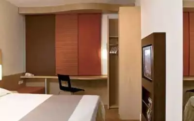 Hotel Ibis Cannes Plage La Bocca mit 98 % Empfehlungsrate Hotel Ibis Cannes Plage La Bocca in La Bocca