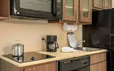 Hotel Candlewood Suites Fort Myers/Sanibel Gateway in Fort Myers Beach