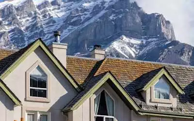 Hotel Rundlestone Lodge in Banff