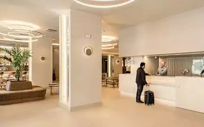 Hotel Holiday Inn Thessaloniki mit 91 % Empfehlungsrate Hotel Holiday Inn Thessaloniki in Thessaloniki