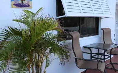 Breakaway Inn Guest House in Lauderdale-by-the-Sea