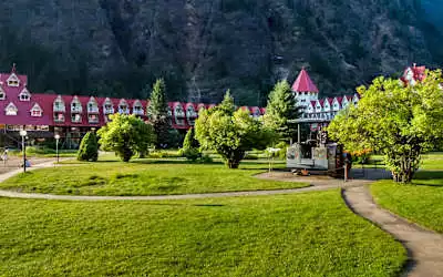 Hotel Three Valley Lake Chateau in Revelstoke