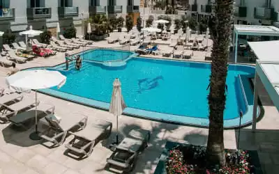 Pebbles Resort mit 99 % Empfehlungsrate Pebbles Resort in Bugibba